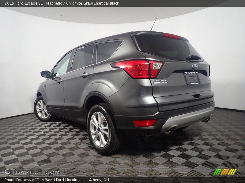 Magnetic / Chromite Gray/Charcoal Black 2019 Ford Escape SE