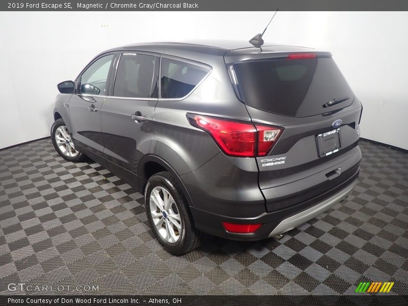 Magnetic / Chromite Gray/Charcoal Black 2019 Ford Escape SE