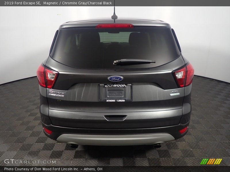 Magnetic / Chromite Gray/Charcoal Black 2019 Ford Escape SE