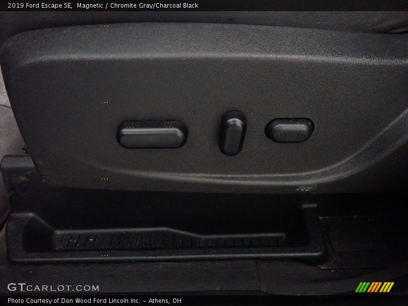 Magnetic / Chromite Gray/Charcoal Black 2019 Ford Escape SE