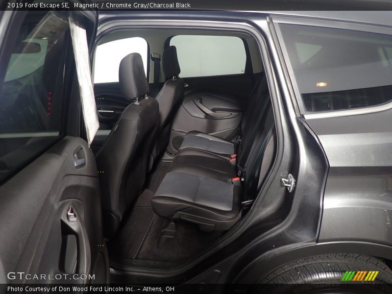 Magnetic / Chromite Gray/Charcoal Black 2019 Ford Escape SE