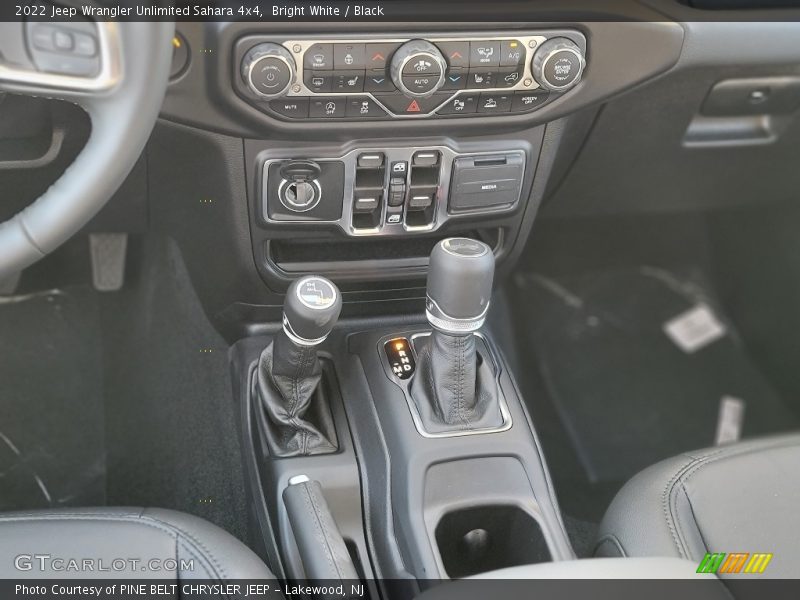 Bright White / Black 2022 Jeep Wrangler Unlimited Sahara 4x4