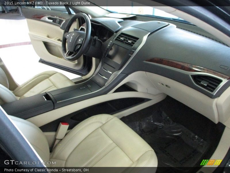 Front Seat of 2015 MKZ FWD