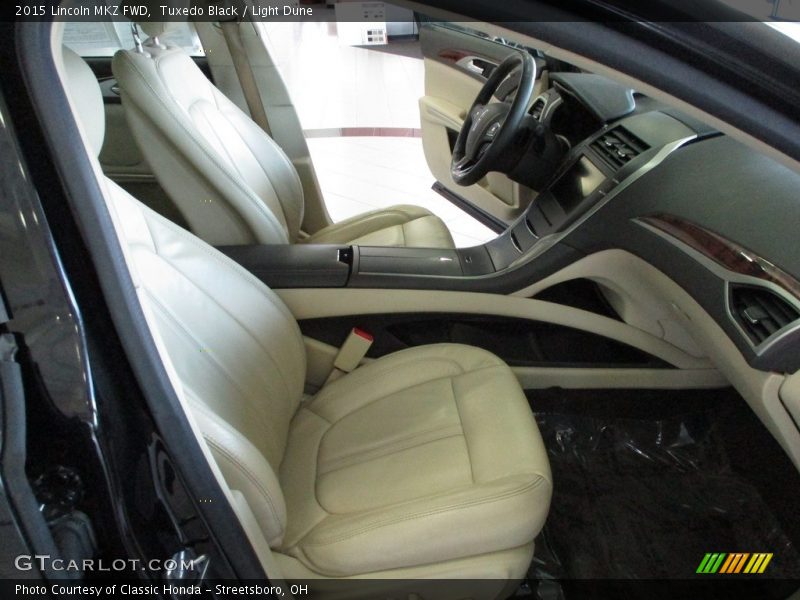 Front Seat of 2015 MKZ FWD