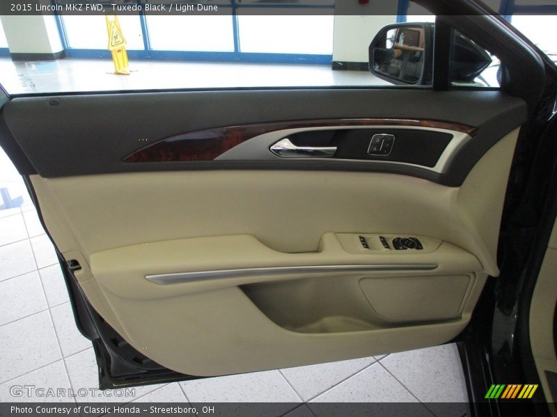 Tuxedo Black / Light Dune 2015 Lincoln MKZ FWD