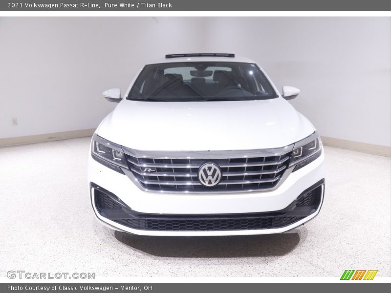 Pure White / Titan Black 2021 Volkswagen Passat R-Line