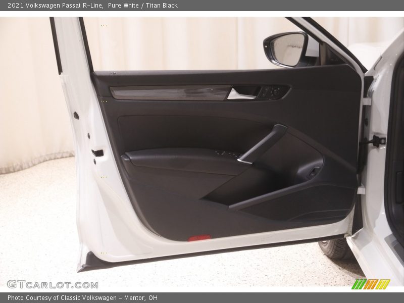 Pure White / Titan Black 2021 Volkswagen Passat R-Line