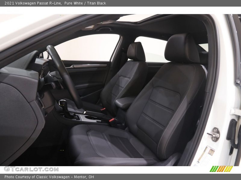 Pure White / Titan Black 2021 Volkswagen Passat R-Line