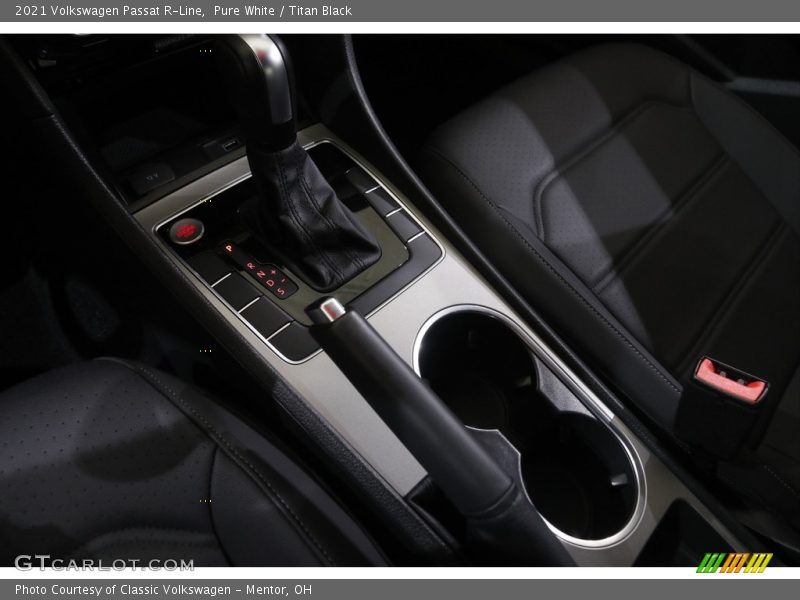 Pure White / Titan Black 2021 Volkswagen Passat R-Line