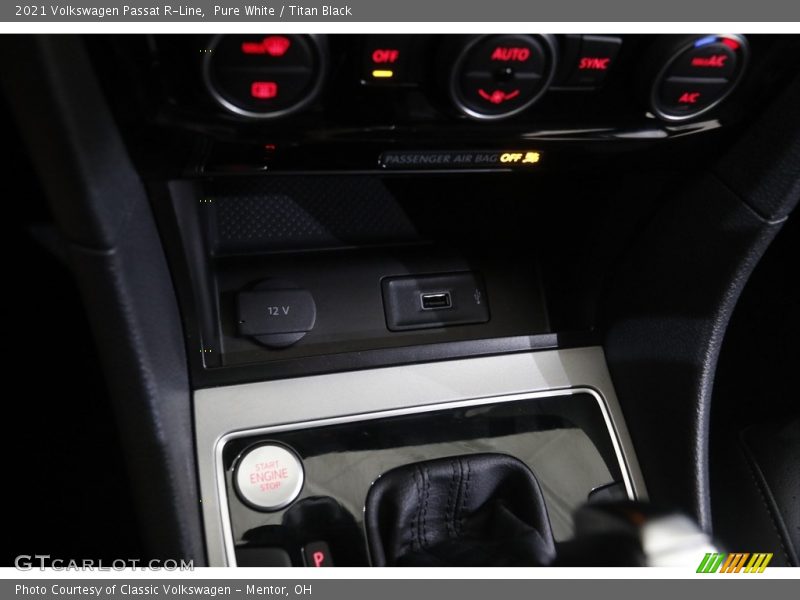 Pure White / Titan Black 2021 Volkswagen Passat R-Line