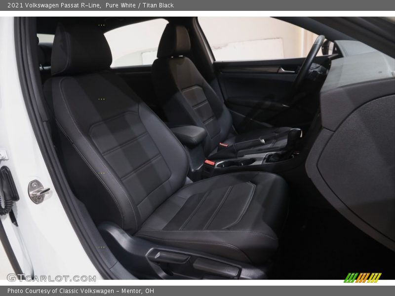 Pure White / Titan Black 2021 Volkswagen Passat R-Line