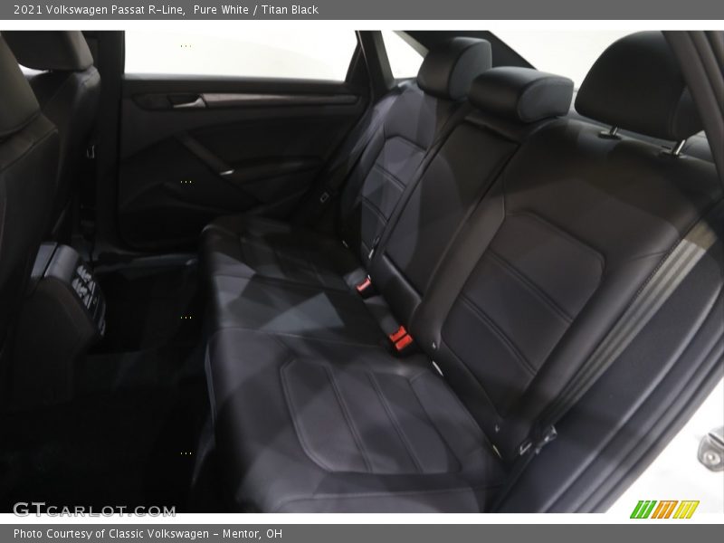 Pure White / Titan Black 2021 Volkswagen Passat R-Line