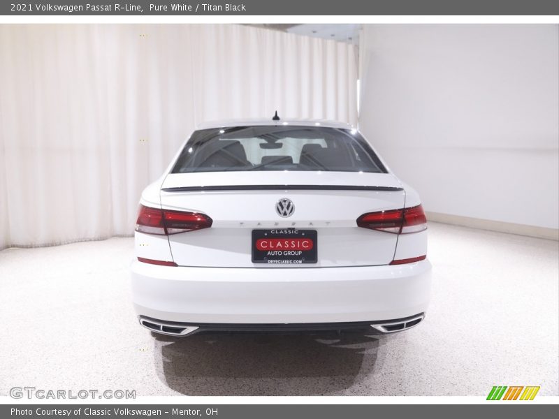 Pure White / Titan Black 2021 Volkswagen Passat R-Line