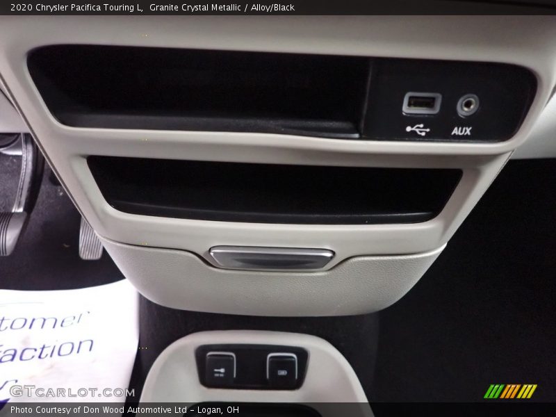 Granite Crystal Metallic / Alloy/Black 2020 Chrysler Pacifica Touring L