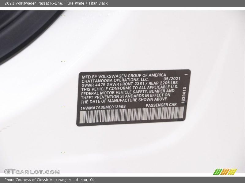 Pure White / Titan Black 2021 Volkswagen Passat R-Line