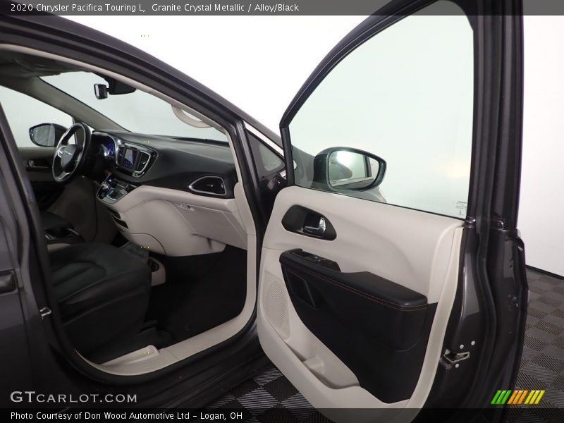 Granite Crystal Metallic / Alloy/Black 2020 Chrysler Pacifica Touring L