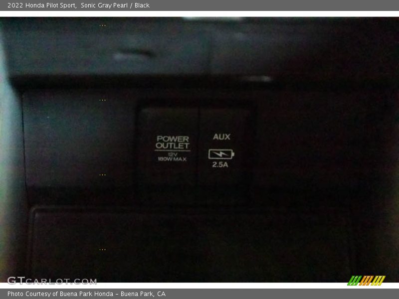 Sonic Gray Pearl / Black 2022 Honda Pilot Sport