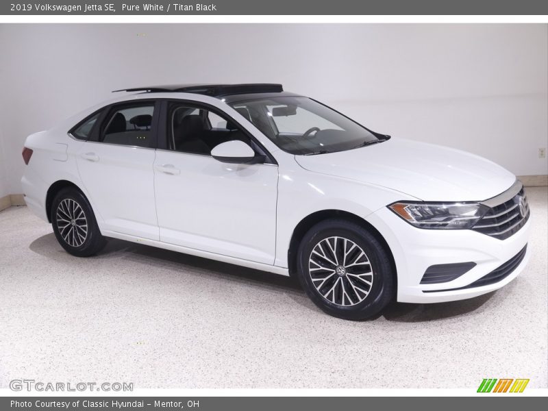 Pure White / Titan Black 2019 Volkswagen Jetta SE