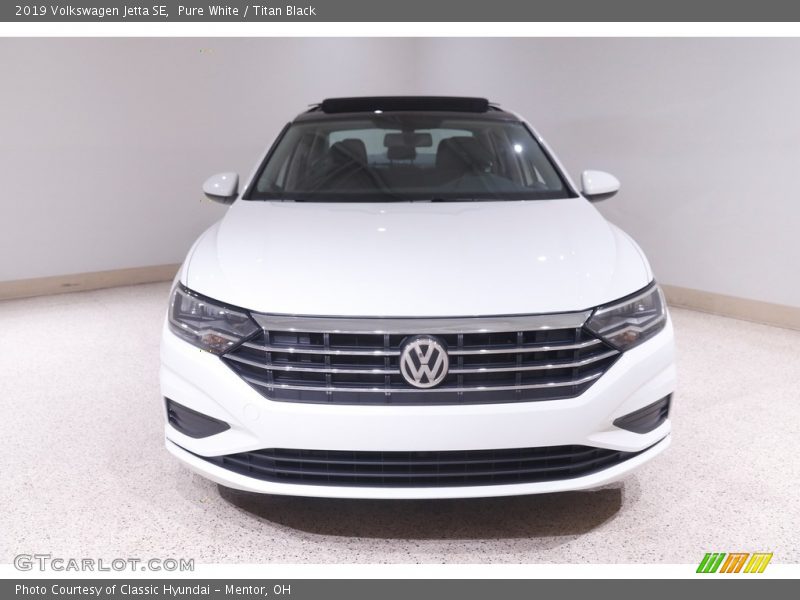 Pure White / Titan Black 2019 Volkswagen Jetta SE