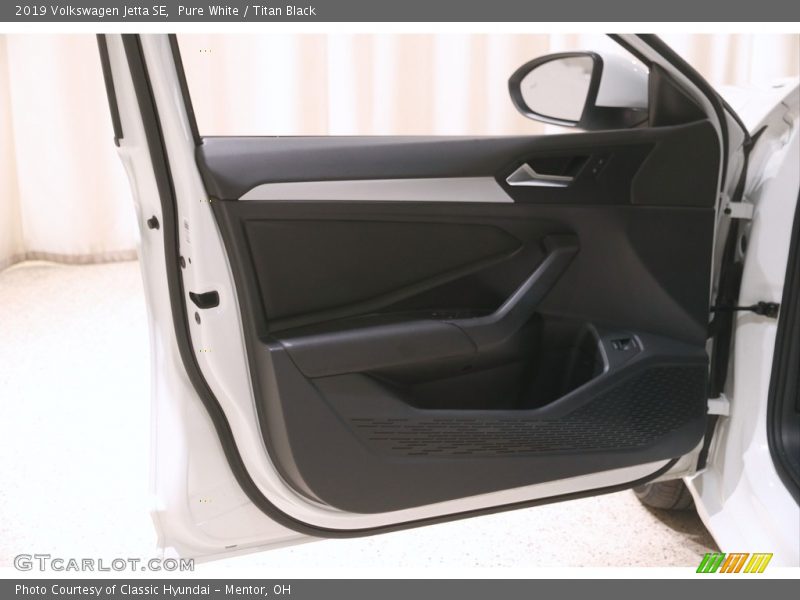 Pure White / Titan Black 2019 Volkswagen Jetta SE