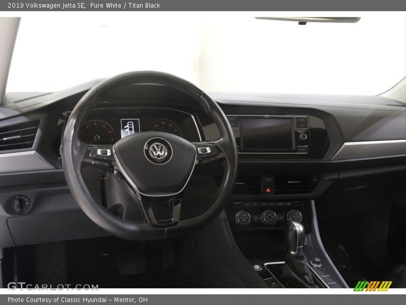 Pure White / Titan Black 2019 Volkswagen Jetta SE