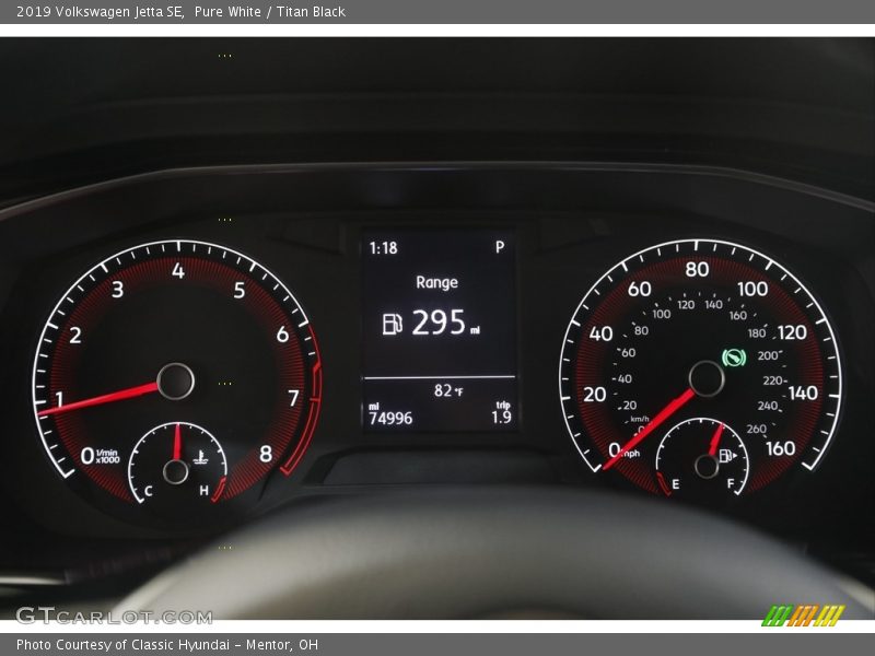 Pure White / Titan Black 2019 Volkswagen Jetta SE