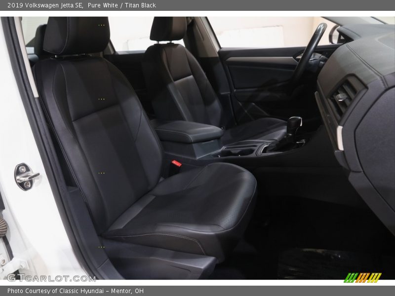 Pure White / Titan Black 2019 Volkswagen Jetta SE