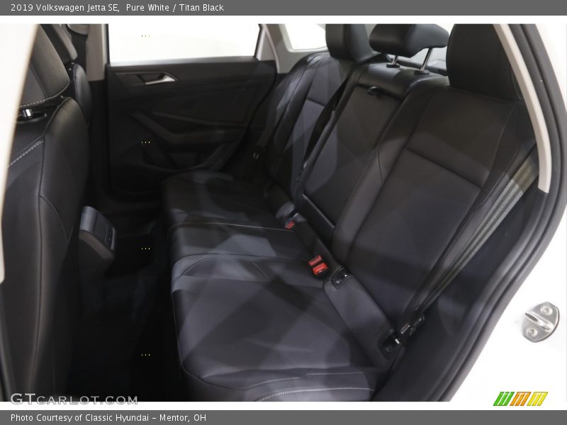 Pure White / Titan Black 2019 Volkswagen Jetta SE