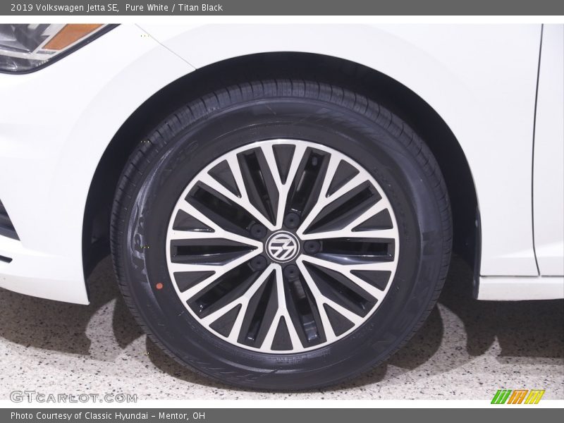 Pure White / Titan Black 2019 Volkswagen Jetta SE