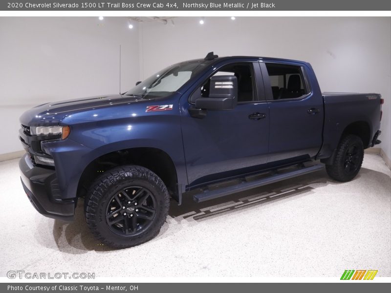 Front 3/4 View of 2020 Silverado 1500 LT Trail Boss Crew Cab 4x4