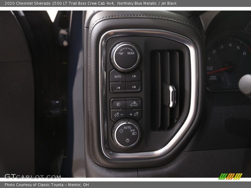 Controls of 2020 Silverado 1500 LT Trail Boss Crew Cab 4x4