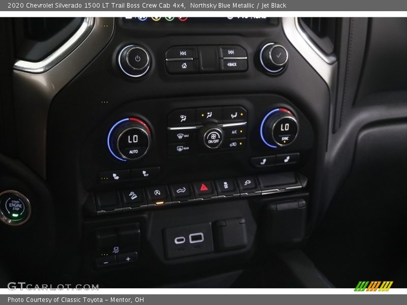 Controls of 2020 Silverado 1500 LT Trail Boss Crew Cab 4x4