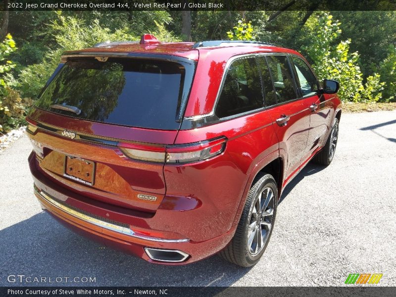 Velvet Red Pearl / Global Black 2022 Jeep Grand Cherokee Overland 4x4