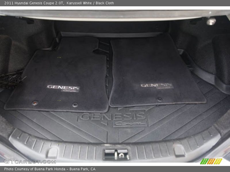 Karussell White / Black Cloth 2011 Hyundai Genesis Coupe 2.0T