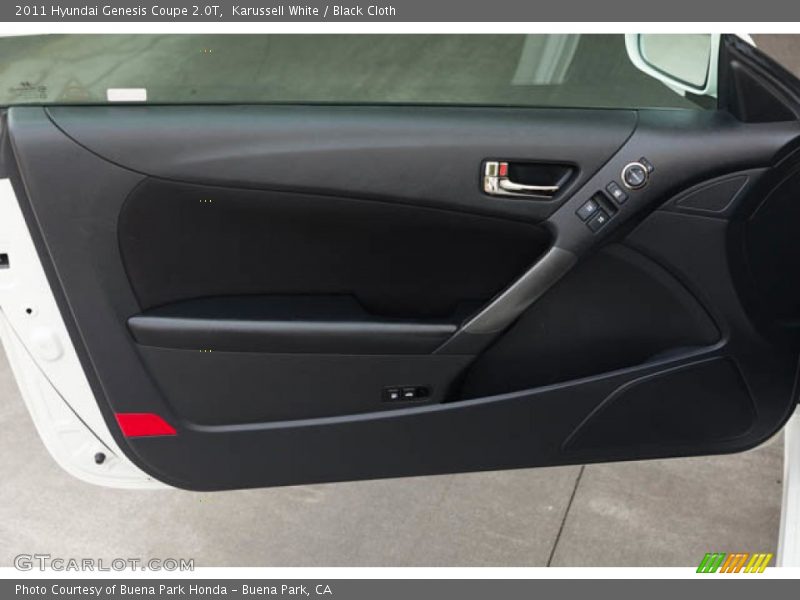 Karussell White / Black Cloth 2011 Hyundai Genesis Coupe 2.0T