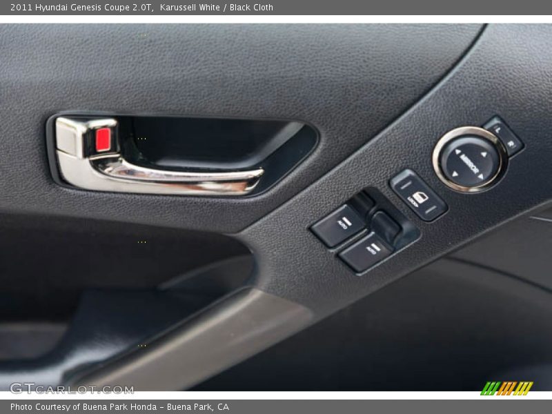 Karussell White / Black Cloth 2011 Hyundai Genesis Coupe 2.0T