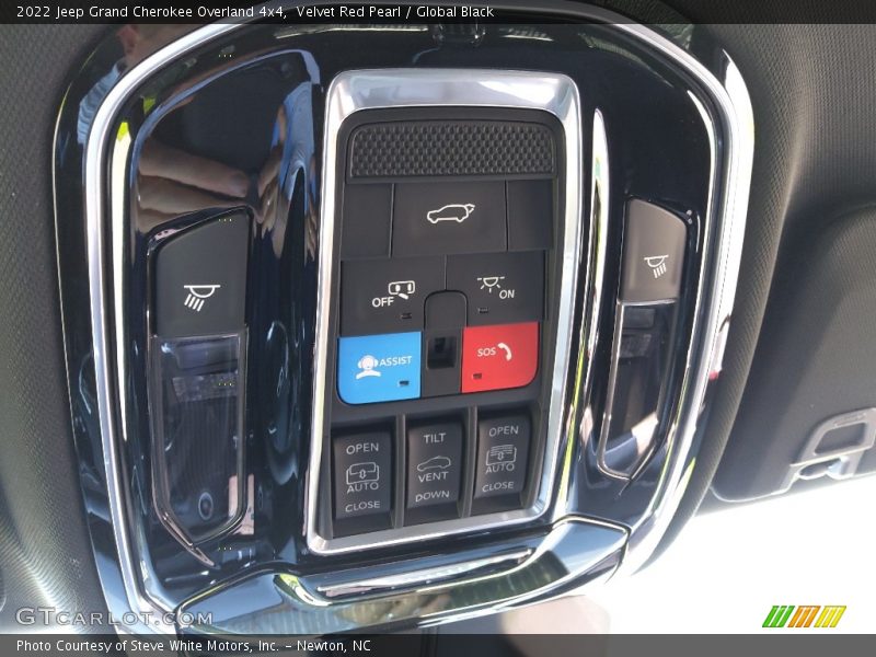 Controls of 2022 Grand Cherokee Overland 4x4
