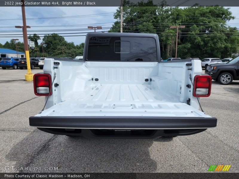 Bright White / Black 2022 Jeep Gladiator Willys 4x4