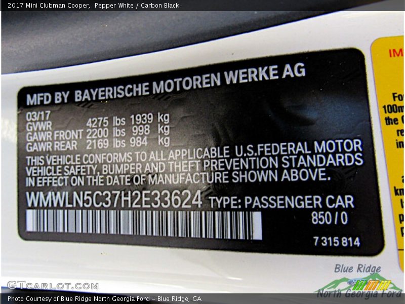 Pepper White / Carbon Black 2017 Mini Clubman Cooper