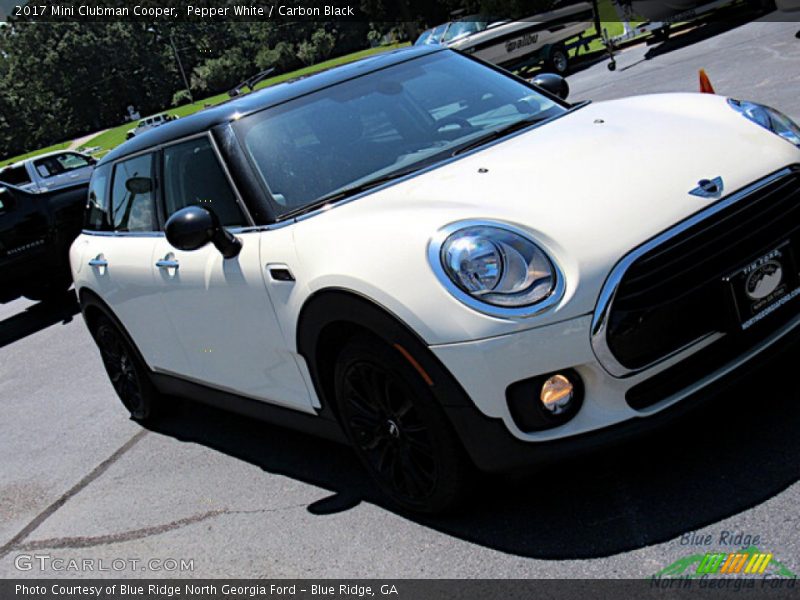 Pepper White / Carbon Black 2017 Mini Clubman Cooper