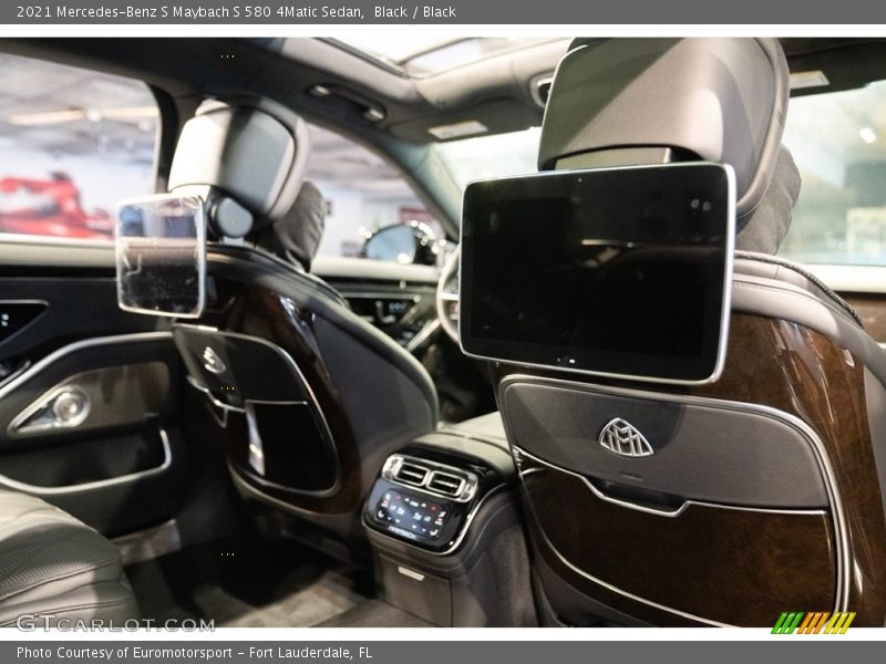 Entertainment System of 2021 S Maybach S 580 4Matic Sedan