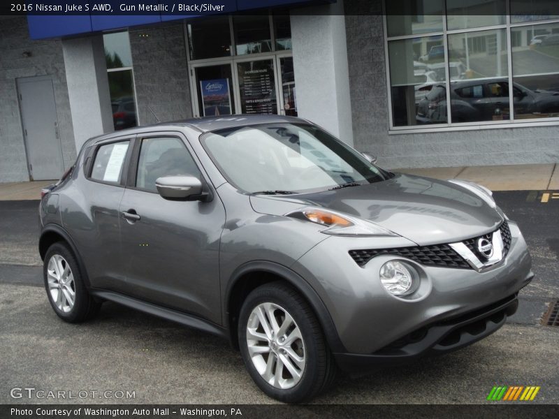 Gun Metallic / Black/Silver 2016 Nissan Juke S AWD