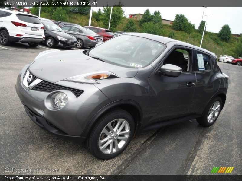 Gun Metallic / Black/Silver 2016 Nissan Juke S AWD
