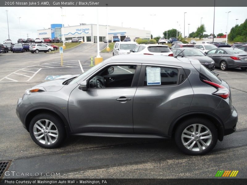 Gun Metallic / Black/Silver 2016 Nissan Juke S AWD