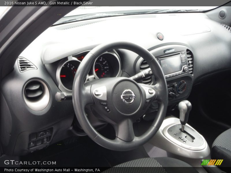 Gun Metallic / Black/Silver 2016 Nissan Juke S AWD