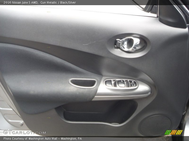 Gun Metallic / Black/Silver 2016 Nissan Juke S AWD