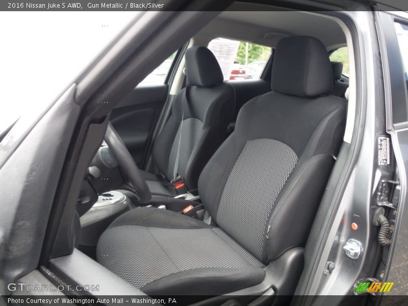 Gun Metallic / Black/Silver 2016 Nissan Juke S AWD