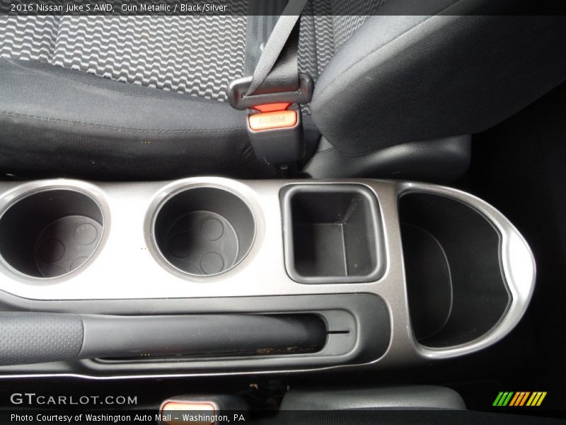 Gun Metallic / Black/Silver 2016 Nissan Juke S AWD