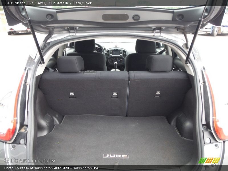 Gun Metallic / Black/Silver 2016 Nissan Juke S AWD