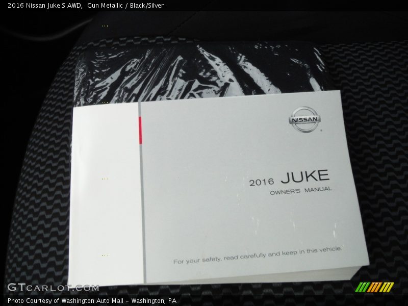 Gun Metallic / Black/Silver 2016 Nissan Juke S AWD